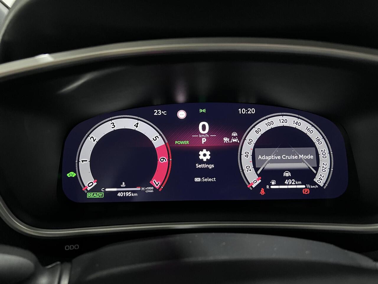 Toyota COROLLA Cross Hybrid 140 Style All Season banden, Elektrisch bedienbare achterklep, Draadloos opladen, Dode hoek detector, Dealer onderhouden