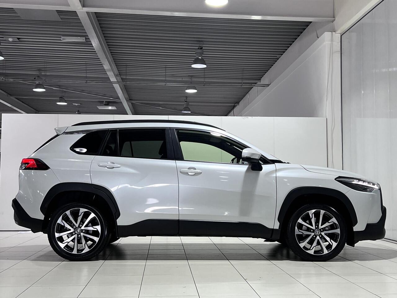 Toyota COROLLA Cross Hybrid 140 Style All Season banden, Elektrisch bedienbare achterklep, Draadloos opladen, Dode hoek detector, Dealer onderhouden