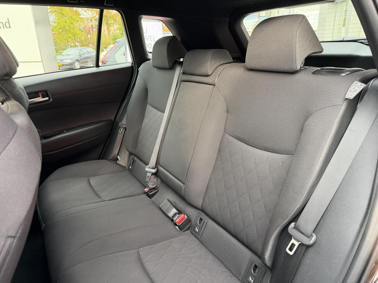 Toyota COROLLA Cross Hybrid 140 Active Keyless | Achteruitrij camera | Navigatie Apple CarPlay/Android Auto | Nederlandse auto | Lage KM stand |