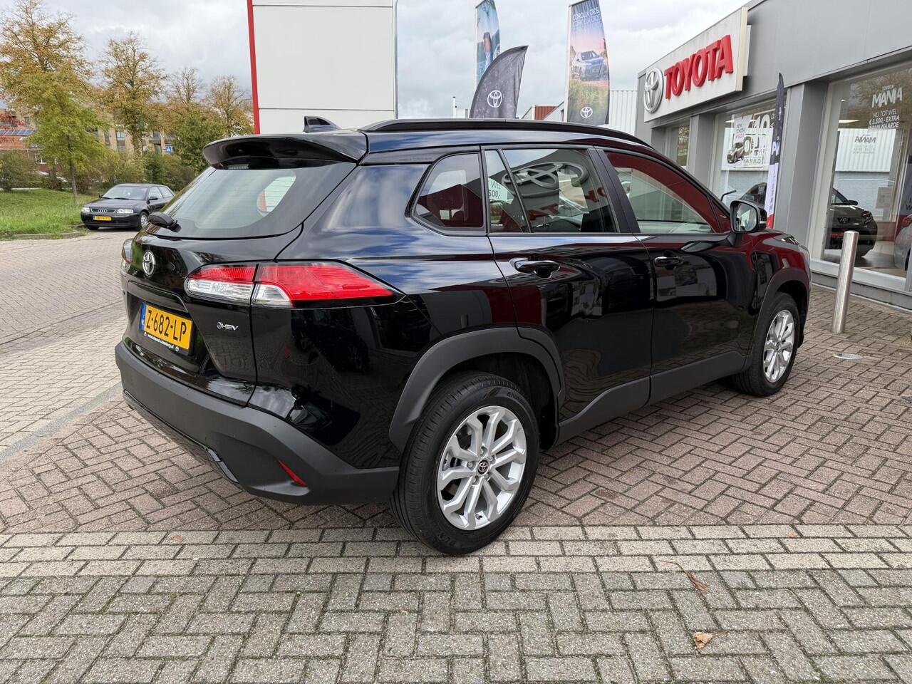 Toyota COROLLA Cross Hybrid 140 Active Keyless | Achteruitrij camera | Navigatie Apple CarPlay/Android Auto | Nederlandse auto | Lage KM stand |