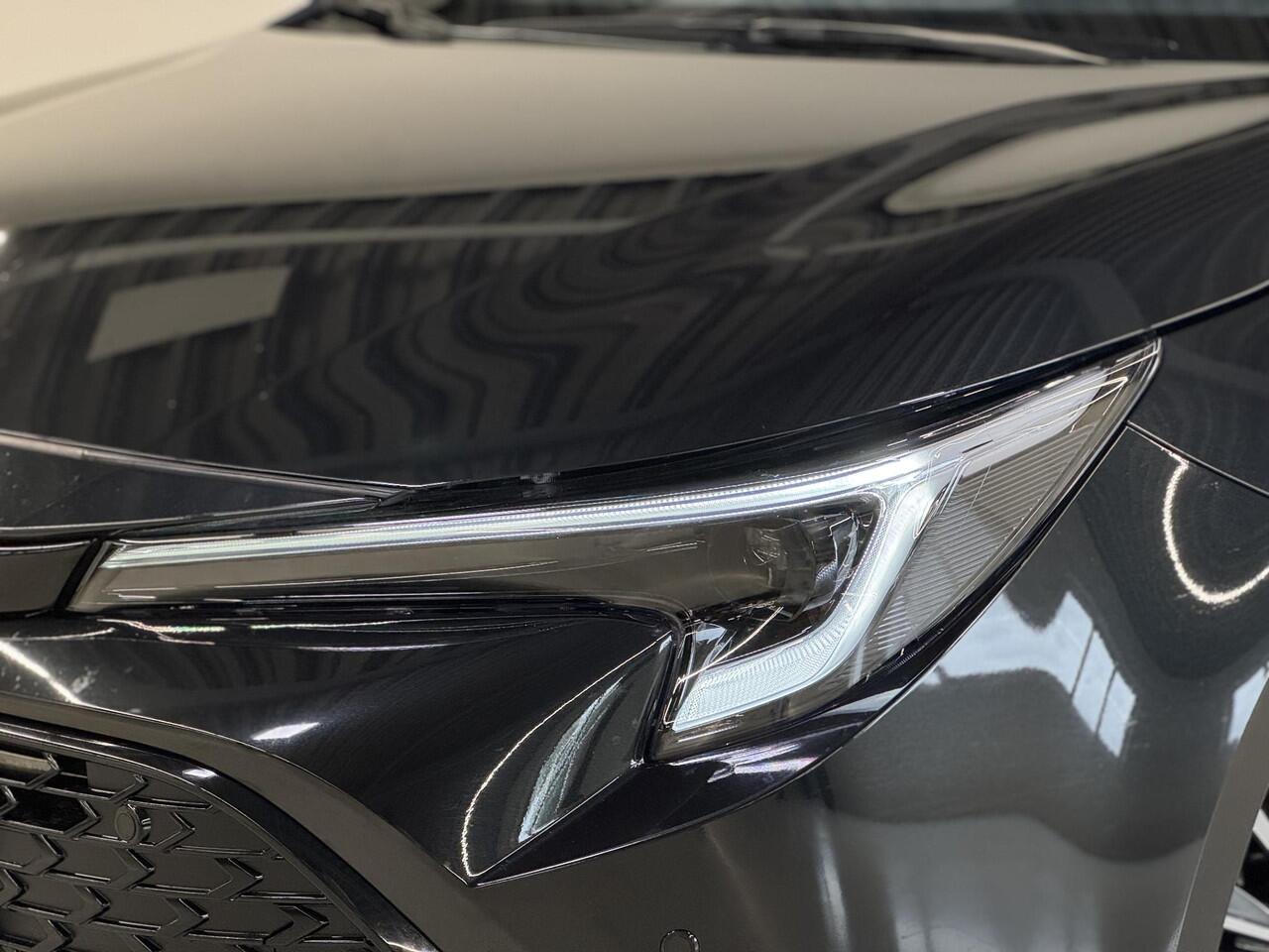 Toyota COROLLA 1.8 Hybrid First Edition | half-leder | Stoelverw. | Qi-lader | Keyless | Full-LED |