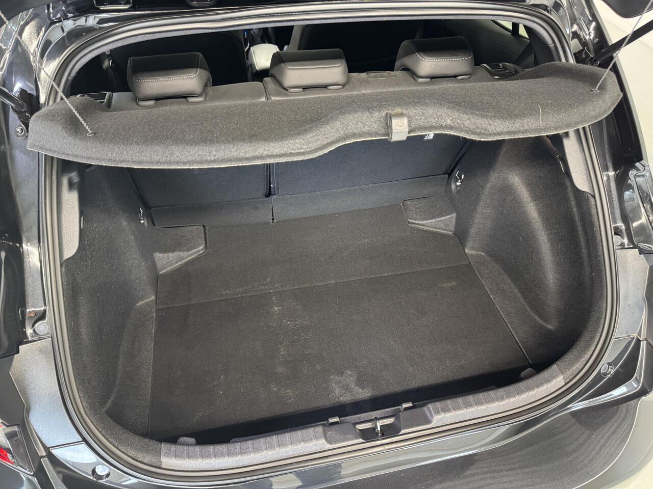 Toyota COROLLA 1.8 Hybrid First Edition | half-leder | Stoelverw. | Qi-lader | Keyless | Full-LED |