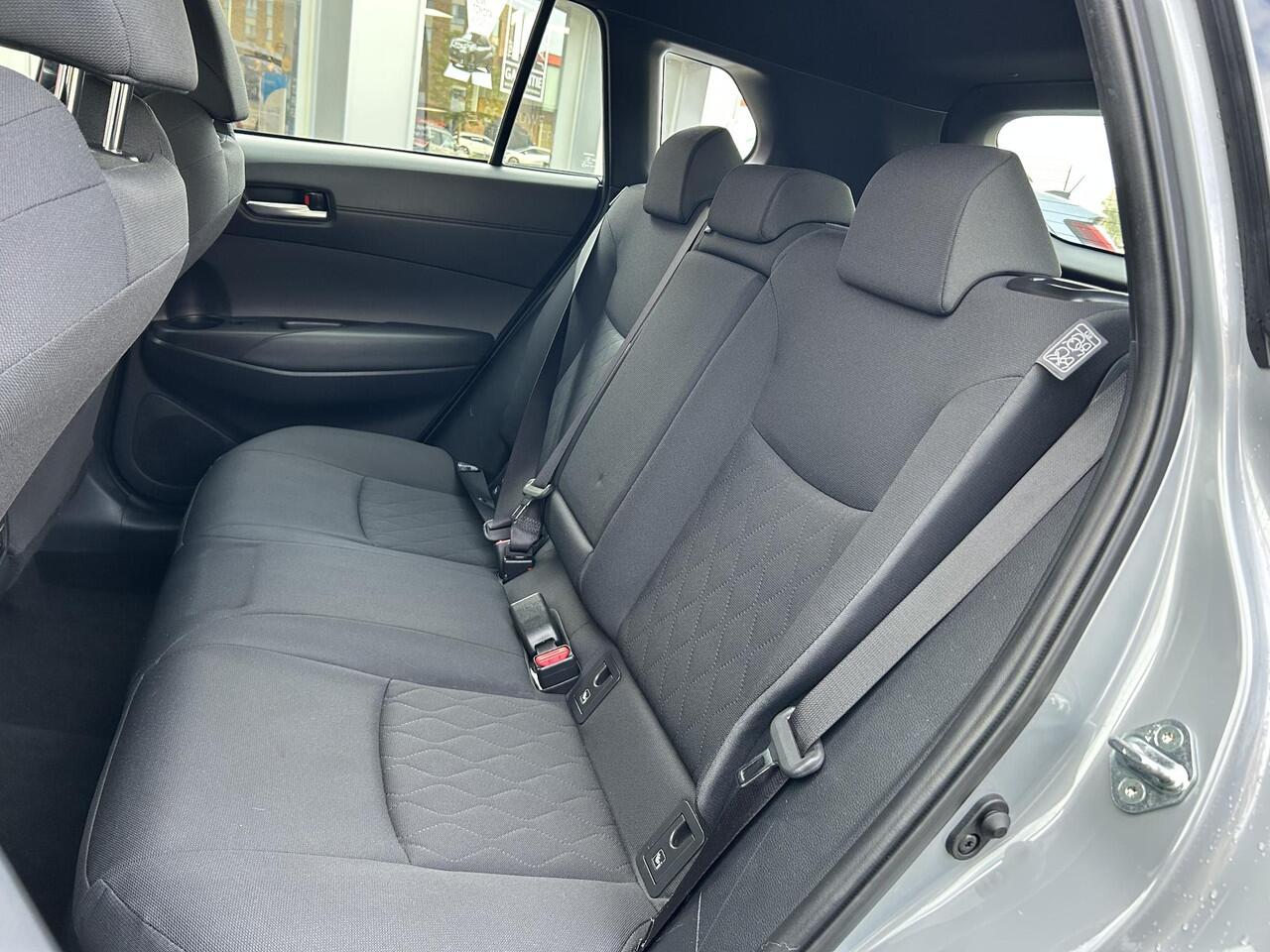 Toyota COROLLA Cross Hybrid 140 Active Mooie NL-auto in speciale kleur! Navigatie Apple CarPlay/Android Auto | Achteruitrij camera | Automaat |