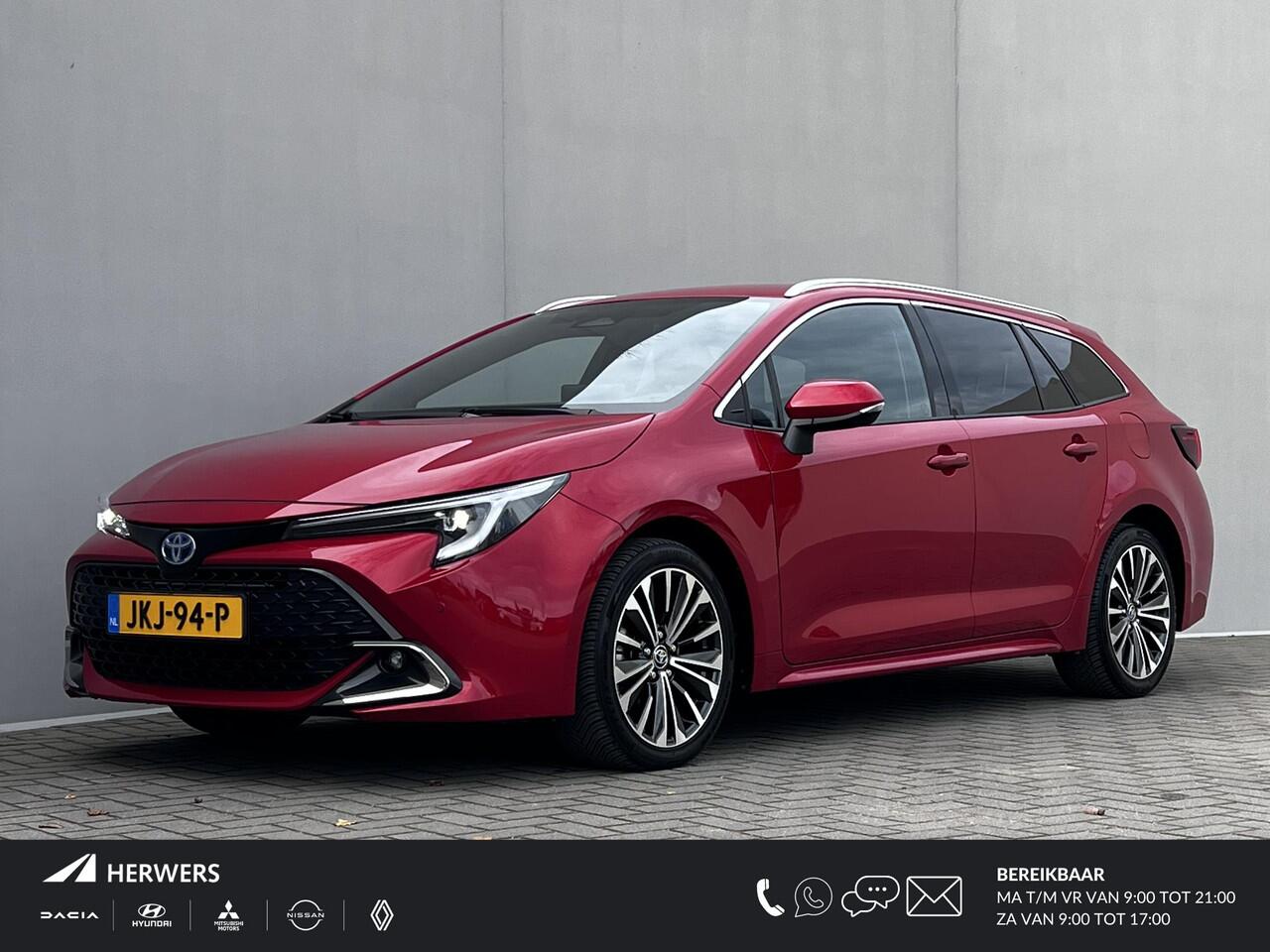 Toyota COROLLA Touring Sports Hybrid 140 Dynamic Automaat / Fabrieksgarantie tot 10 jaar mogelijk / Navigatie / Adaptieve CC / Achteruitrijcamera / Stuur- en stoelverwarming / Apple Carplay Android / 17" LM wielen + All Season banden /