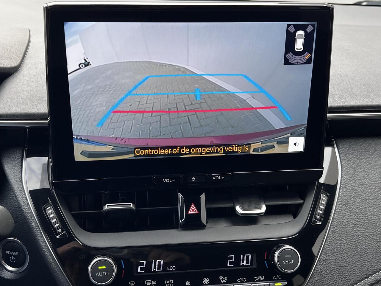 Toyota COROLLA Touring Sports Hybrid 140 Dynamic Automaat / Fabrieksgarantie tot 10 jaar mogelijk / Navigatie / Adaptieve CC / Achteruitrijcamera / Stuur- en stoelverwarming / Apple Carplay Android / 17" LM wielen + All Season banden /