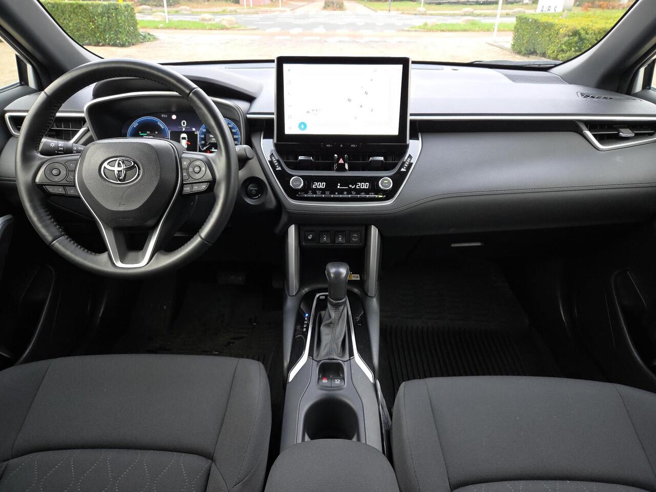Toyota COROLLA Cross Hybrid 200 Style | Apple CarPlay | Elektr. Klep | Blindspot | Rijklaarprijs incl. garantie |