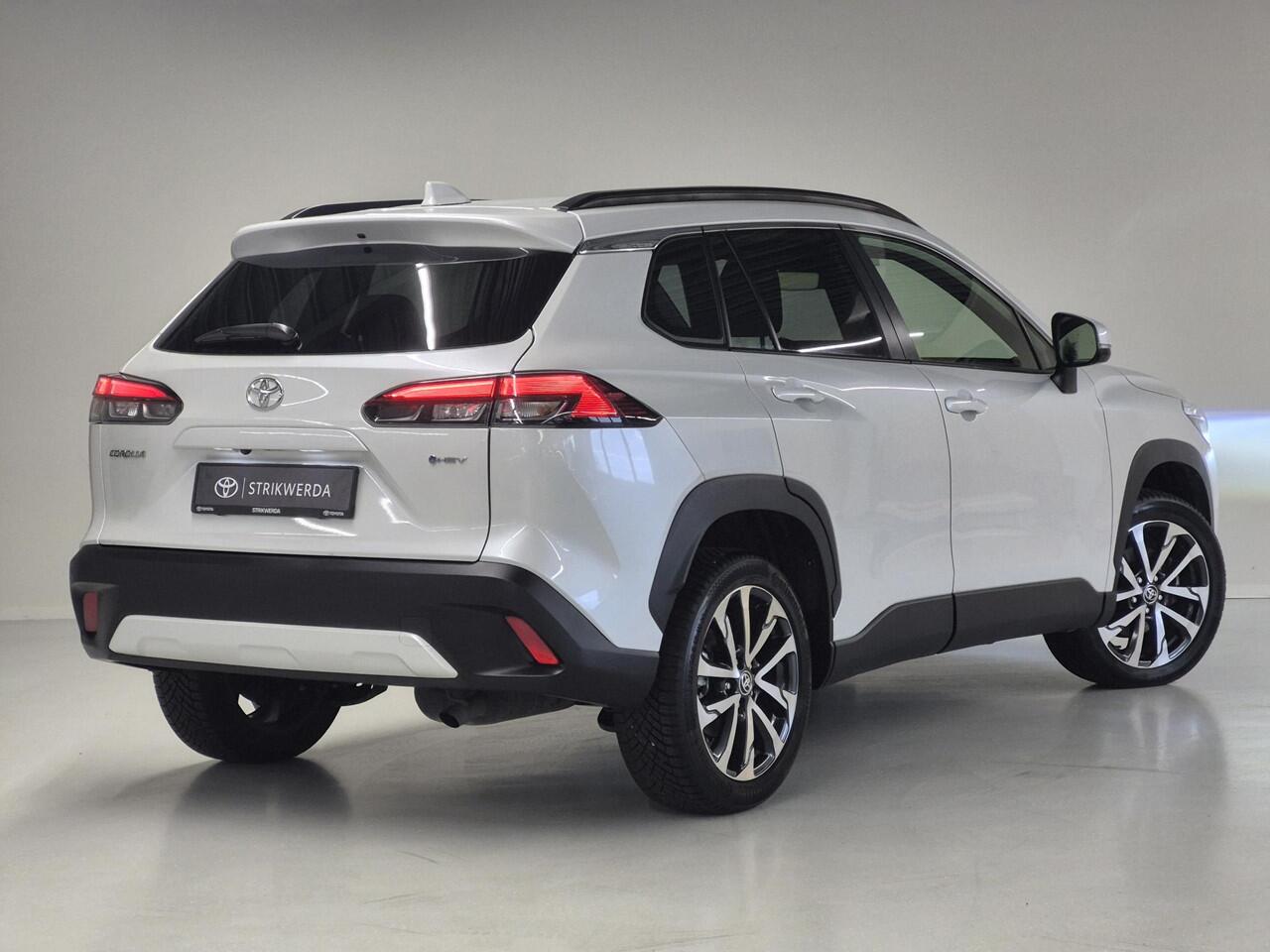 Toyota COROLLA Cross Hybrid 140 Style | Dodehoek sensoren | Keyless | Stoel/stuur verw. | Elektr. klep |