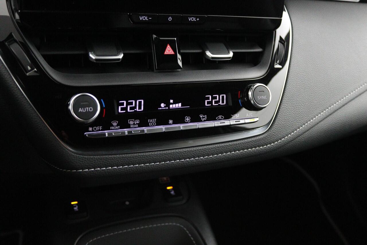 Toyota COROLLA Touring Sports Hybrid 140 Dynamic | Leder / Stof bekleding | Parkeersensoren | Stoelverwarming |