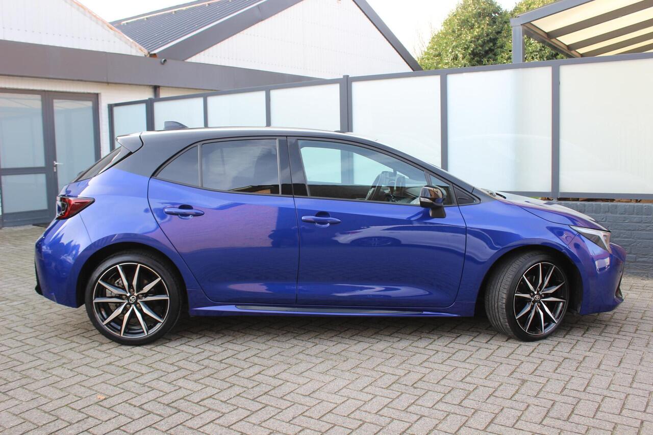 Toyota COROLLA Hybrid 140 GR Sport Bi Tone Navigatie, BSM, Apple Carplay / Android Auto, NIEUW!!!