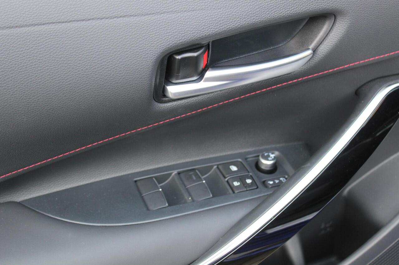 Toyota COROLLA Hybrid 140 GR Sport Bi Tone Navigatie, BSM, Apple Carplay / Android Auto, NIEUW!!!