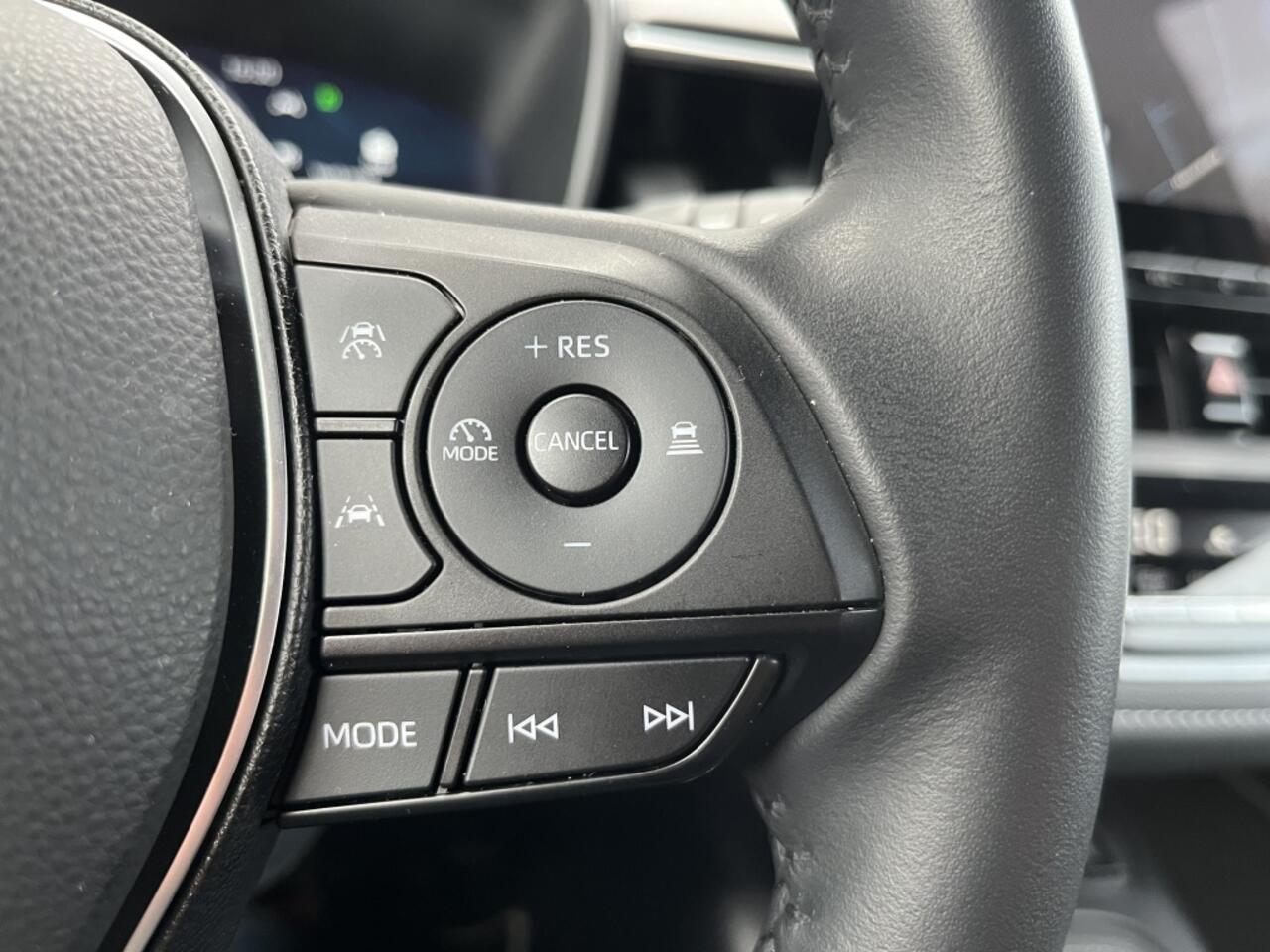 Toyota COROLLA Touring Sports Hybrid 140 Dynamic | Parkeersensoren V+A | All Seasons