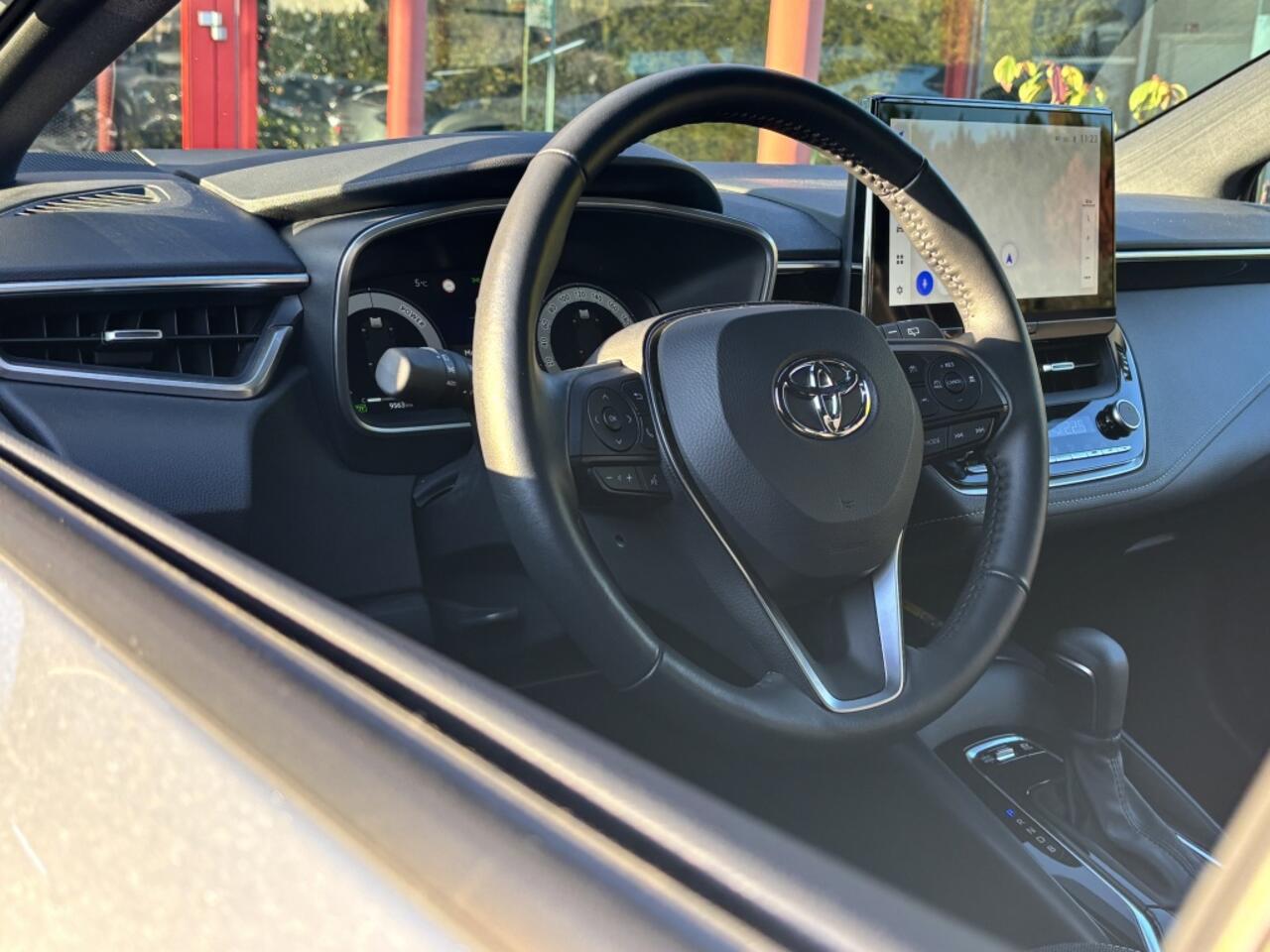 Toyota COROLLA Touring Sports Hybrid 140 Business+ Automaat | CarPlay | Stuurverwarm. | 17'' L