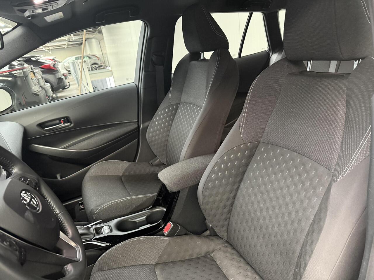 Toyota COROLLA Touring Sports Hybrid 140 Active met 4 nieuwe all season