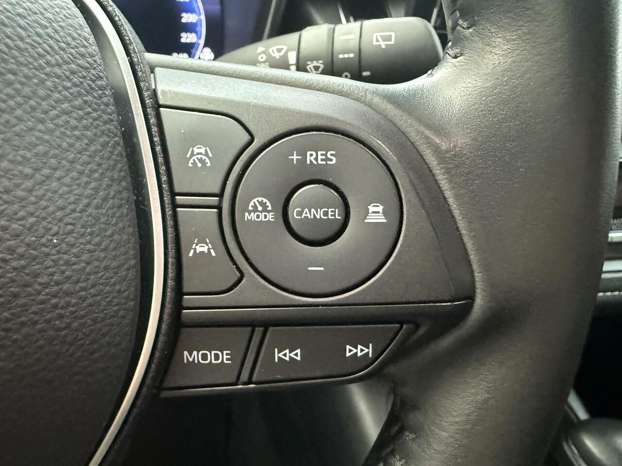 Toyota COROLLA Touring Sports Hybrid 140 Active met 4 nieuwe all season