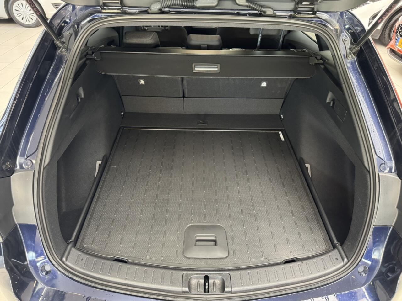 Toyota COROLLA Touring Sports Hybrid 140