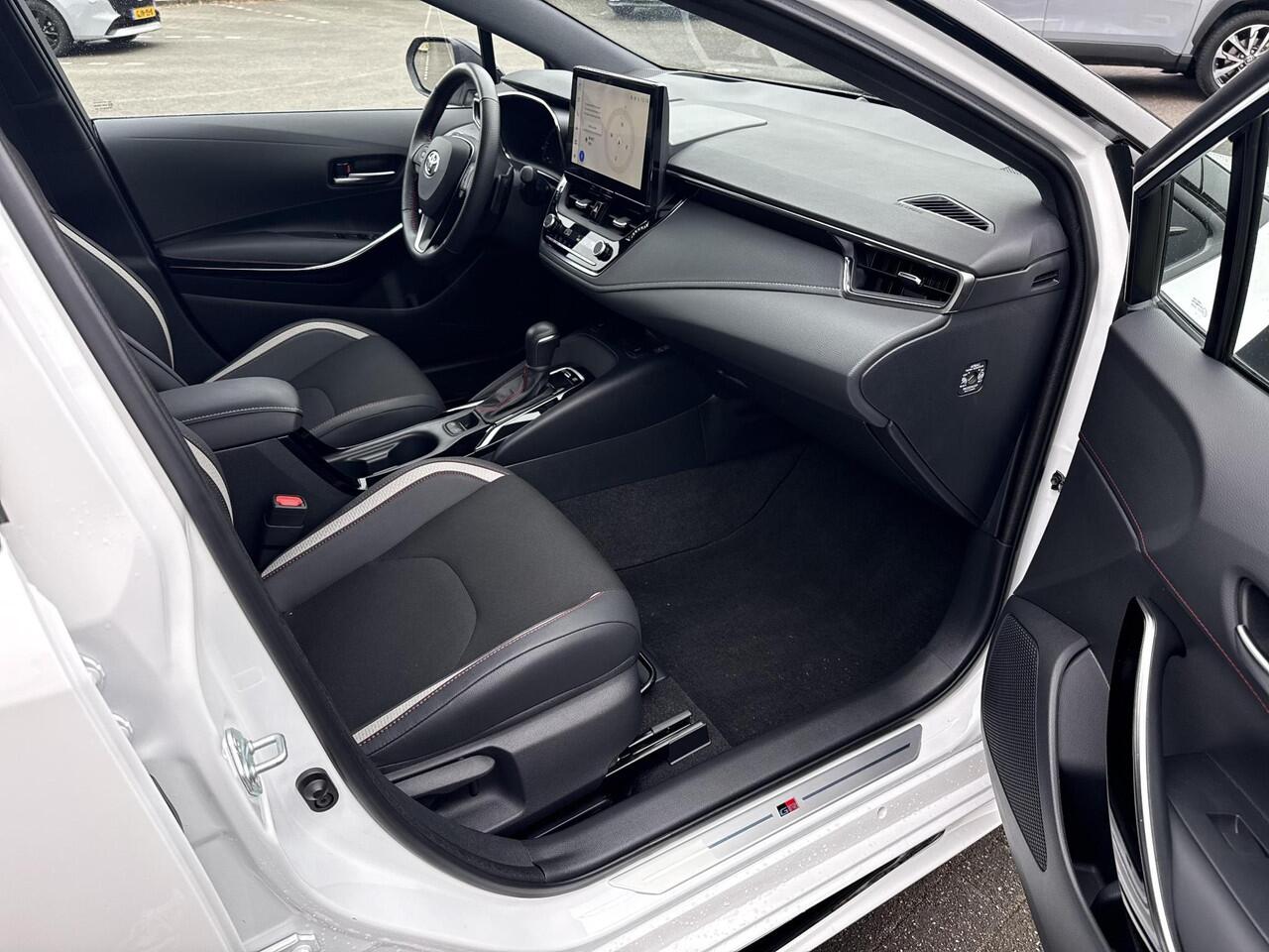 Toyota COROLLA Touring Sports Hybrid 200 GR Sport Plus | Navigatie | Apple CarPlay/Android auto | Achteruitrijcamera | Stuur en stoelverwarming