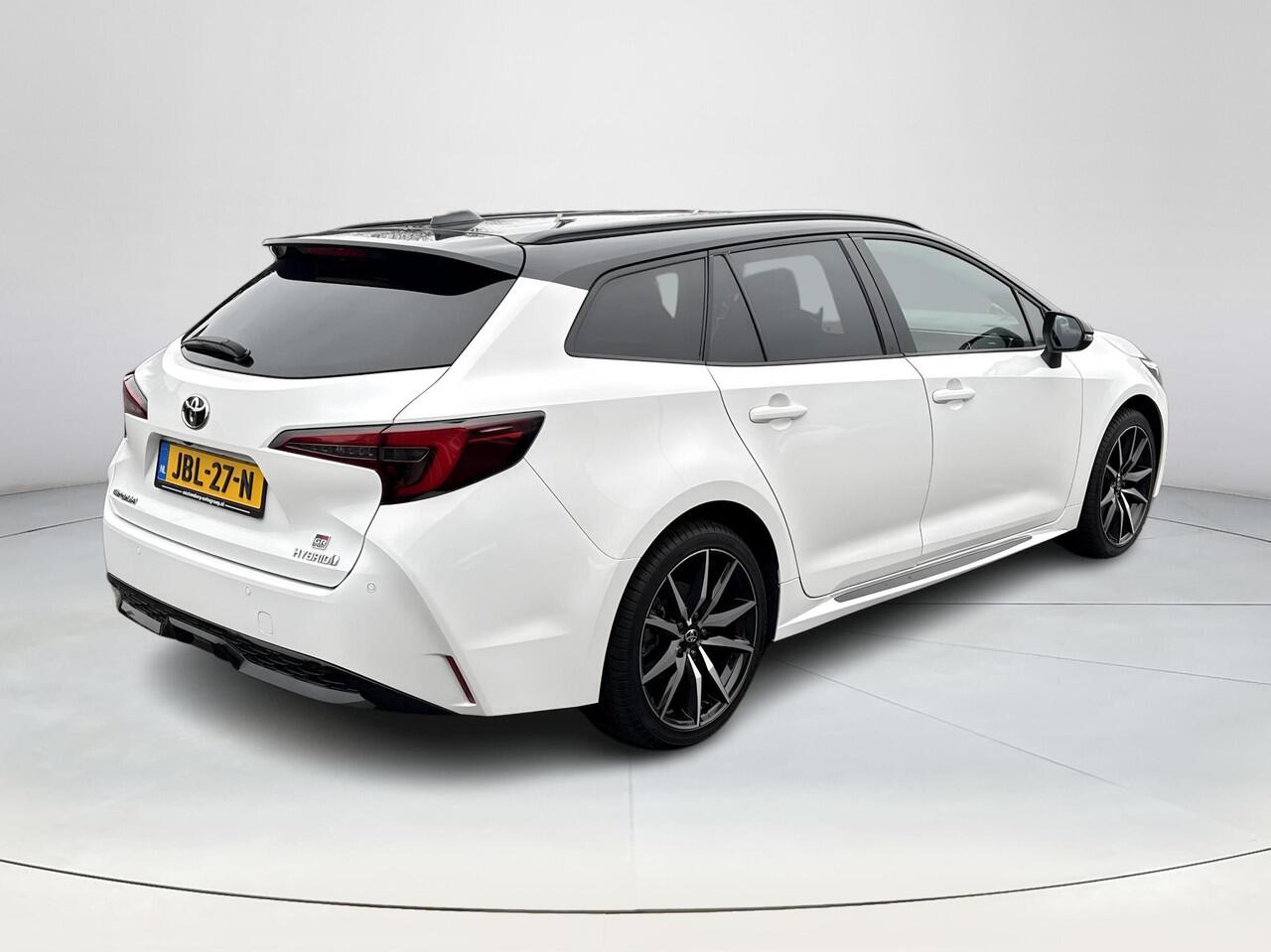 Toyota COROLLA Touring Sports Hybrid 200 GR Sport Plus | Navigatie | Apple CarPlay/Android auto | Achteruitrijcamera | Stuur en stoelverwarming
