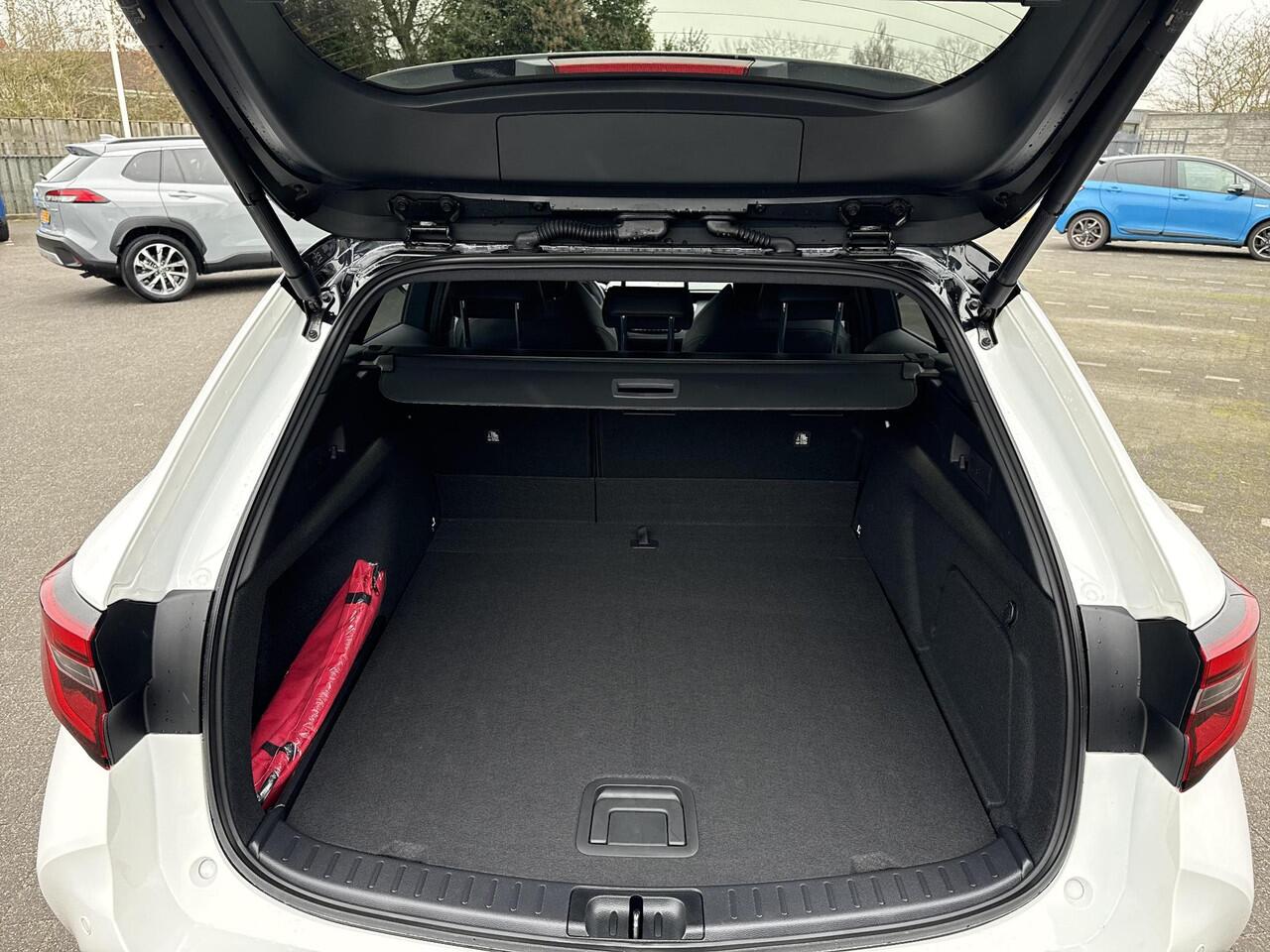 Toyota COROLLA Touring Sports Hybrid 200 GR Sport Plus | Navigatie | Apple CarPlay/Android auto | Achteruitrijcamera | Stuur en stoelverwarming