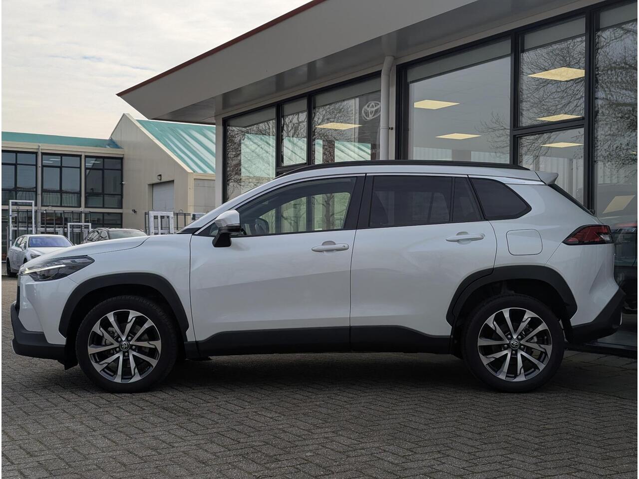 Toyota COROLLA Cross Hybrid 140 Style | Stoel- stuurverwarming | Dodehoek | Elek. achterklep | ACC | PDC V+A | Qi-lader