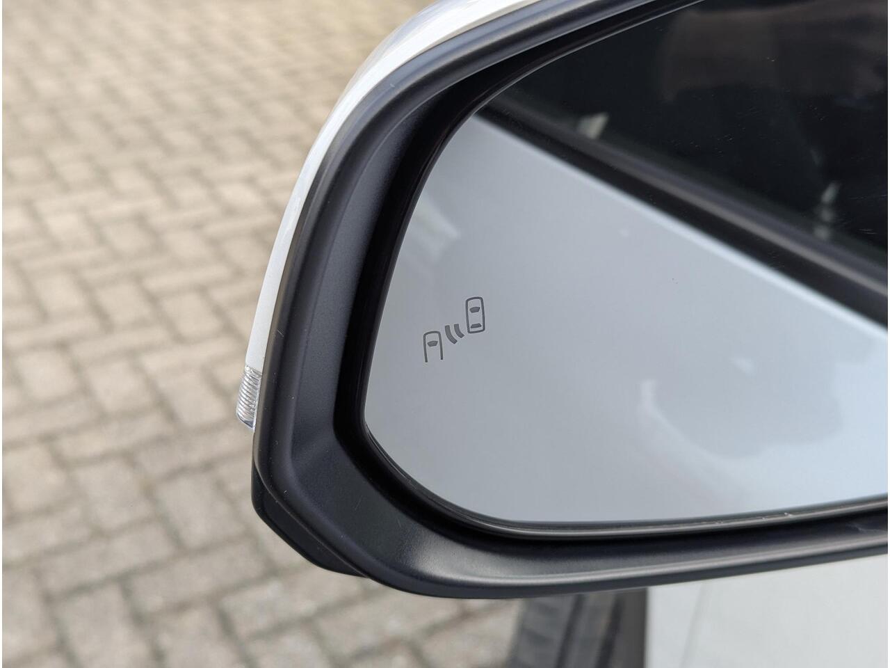 Toyota COROLLA Cross Hybrid 140 Style | Stoel- stuurverwarming | Dodehoek | Elek. achterklep | ACC | PDC V+A | Qi-lader