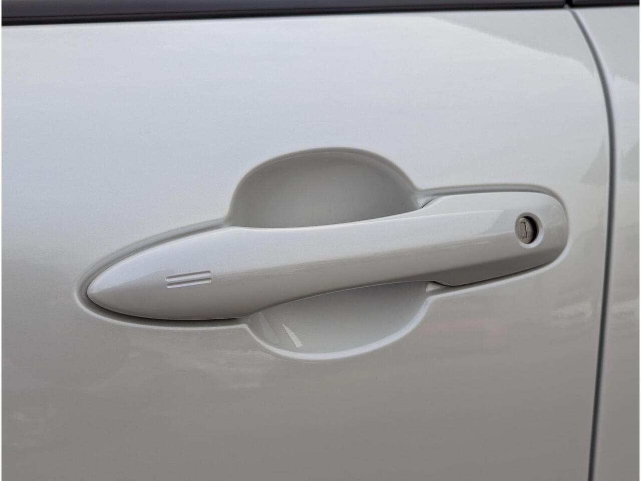 Toyota COROLLA Cross Hybrid 140 Style | Stoel- stuurverwarming | Dodehoek | Elek. achterklep | ACC | PDC V+A | Qi-lader