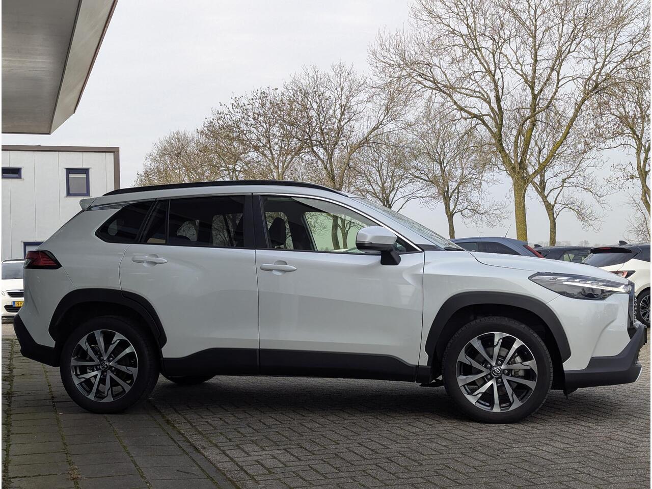 Toyota COROLLA Cross Hybrid 140 Style | Stoel- stuurverwarming | Dodehoek | Elek. achterklep | ACC | PDC V+A | Qi-lader