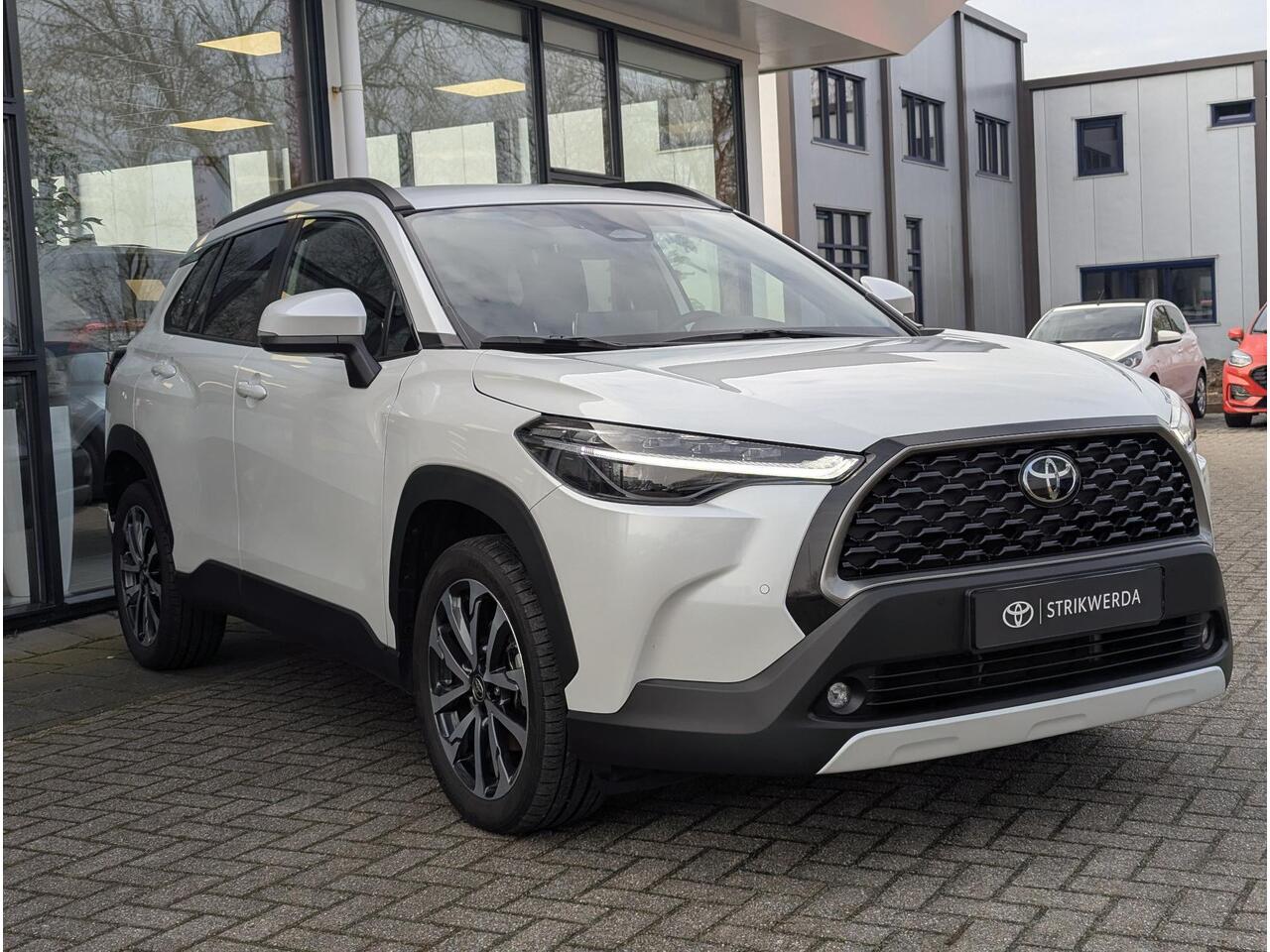 Toyota COROLLA Cross Hybrid 140 Style | Stoel- stuurverwarming | Dodehoek | Elek. achterklep | ACC | PDC V+A | Qi-lader