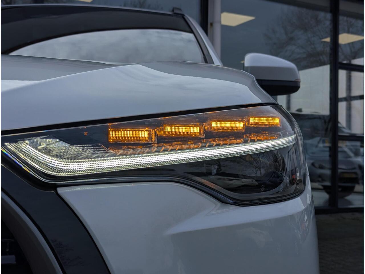 Toyota COROLLA Cross Hybrid 140 Style | Stoel- stuurverwarming | Dodehoek | Elek. achterklep | ACC | PDC V+A | Qi-lader