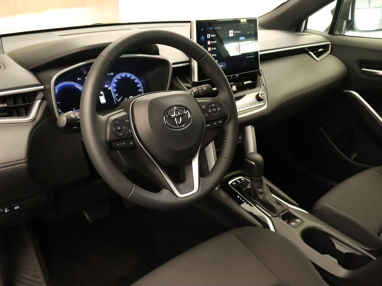 Toyota COROLLA Cross Hybrid 140 Active - ORIGINEEL NEDERLANDSE AUTO - ADAPTIVE CRUISE CONTROL - ACHTERUITRIJ CAMERA - NAVIGATIE - APPLE CARPLAY/ANDROID AUTO - LANE ASSIT - DAB RADIO