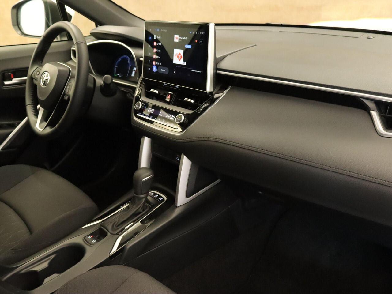 Toyota COROLLA Cross Hybrid 140 Active - ORIGINEEL NEDERLANDSE AUTO - ADAPTIVE CRUISE CONTROL - ACHTERUITRIJ CAMERA - NAVIGATIE - APPLE CARPLAY/ANDROID AUTO - LANE ASSIT - DAB RADIO