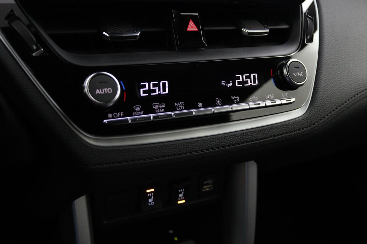 Toyota COROLLA Cross Hybrid 140 Style | leder / Stof bekleding | Stoelverwarming | Electrische achterklep |