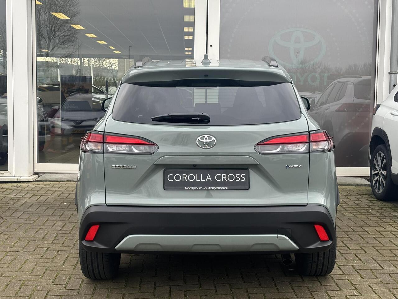 Toyota COROLLA Cross Hybrid 140 Dynamic | Urban Khaki | Direct uit voorraad leverbaar | Inruilpremie mogelijk!