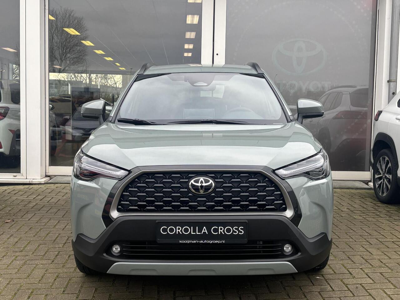 Toyota COROLLA Cross Hybrid 140 Dynamic | Urban Khaki | Direct uit voorraad leverbaar | Inruilpremie mogelijk!