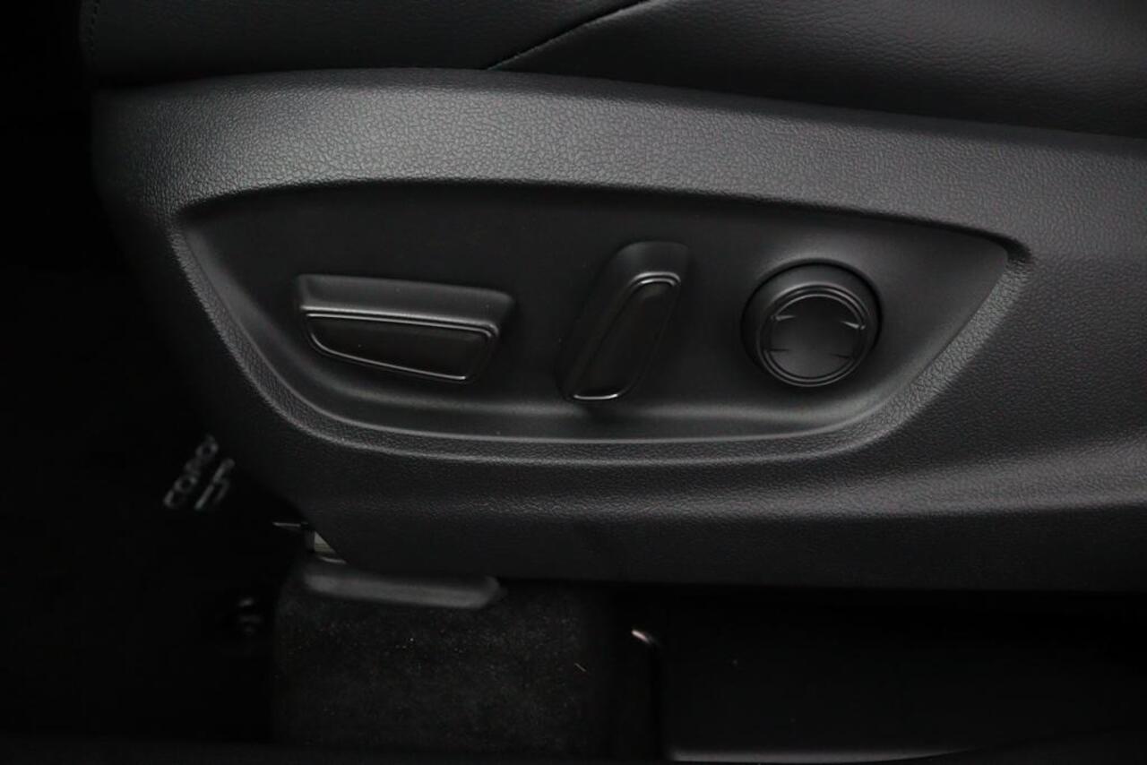 Toyota COROLLA Cross Hybrid 200 Executive | Panoramadak | Lederen Bekleding | Panoramic View | Meest Complete Uitvoering |