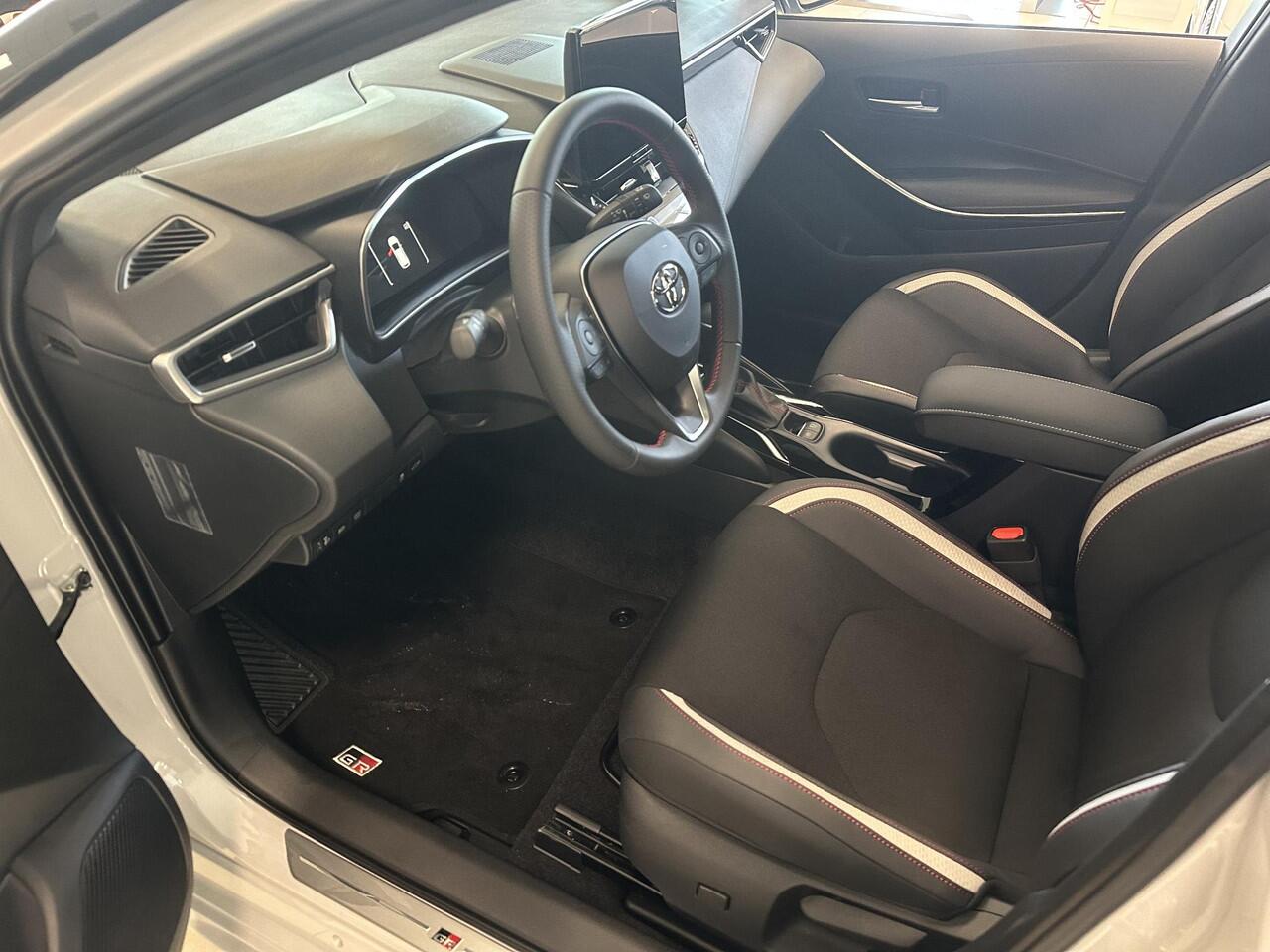 Toyota COROLLA Touring Sports Hybrid 180 GR Sport NIEUW! Direct leverbaar!