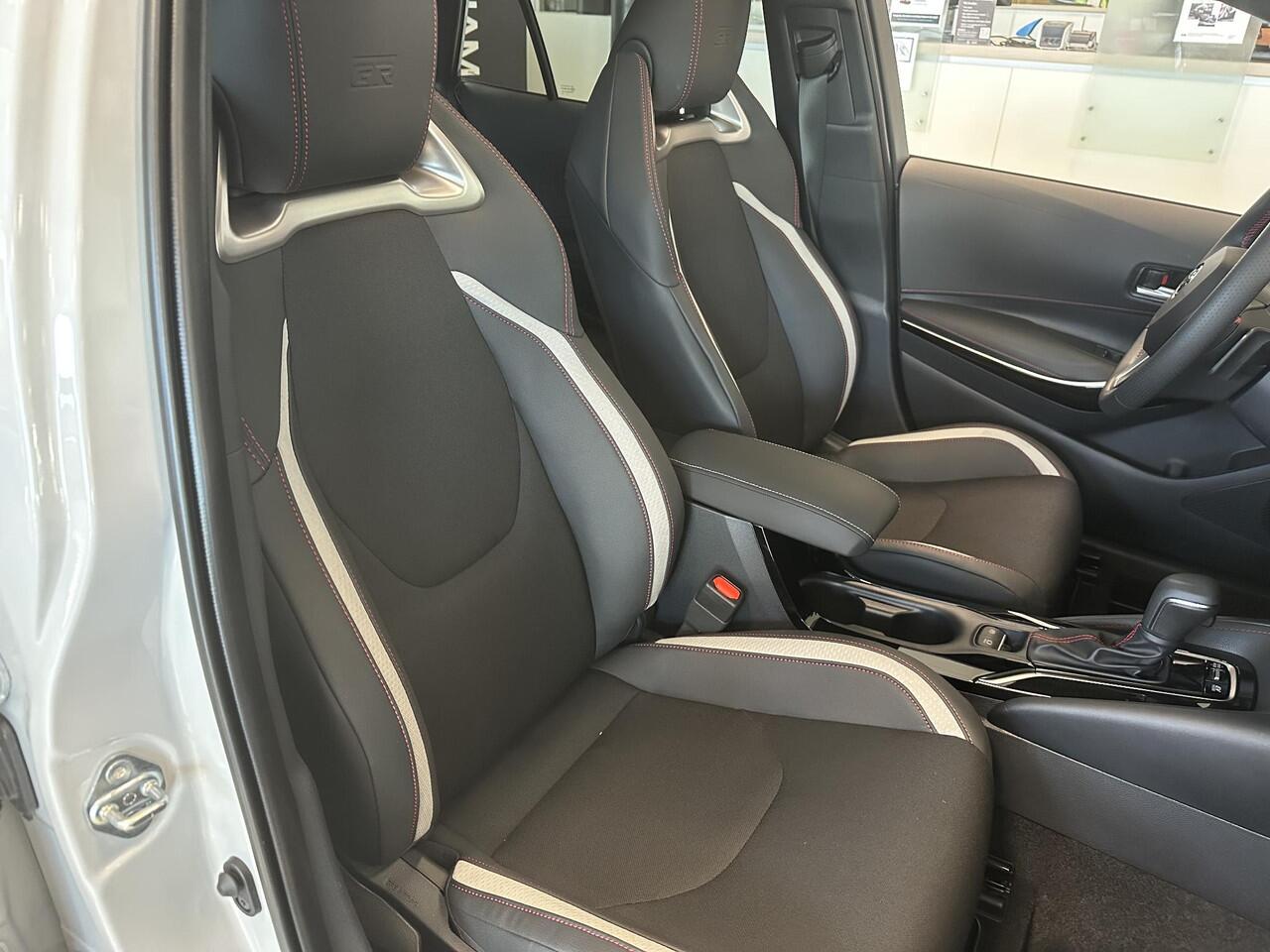 Toyota COROLLA Touring Sports Hybrid 180 GR Sport NIEUW! Direct leverbaar!