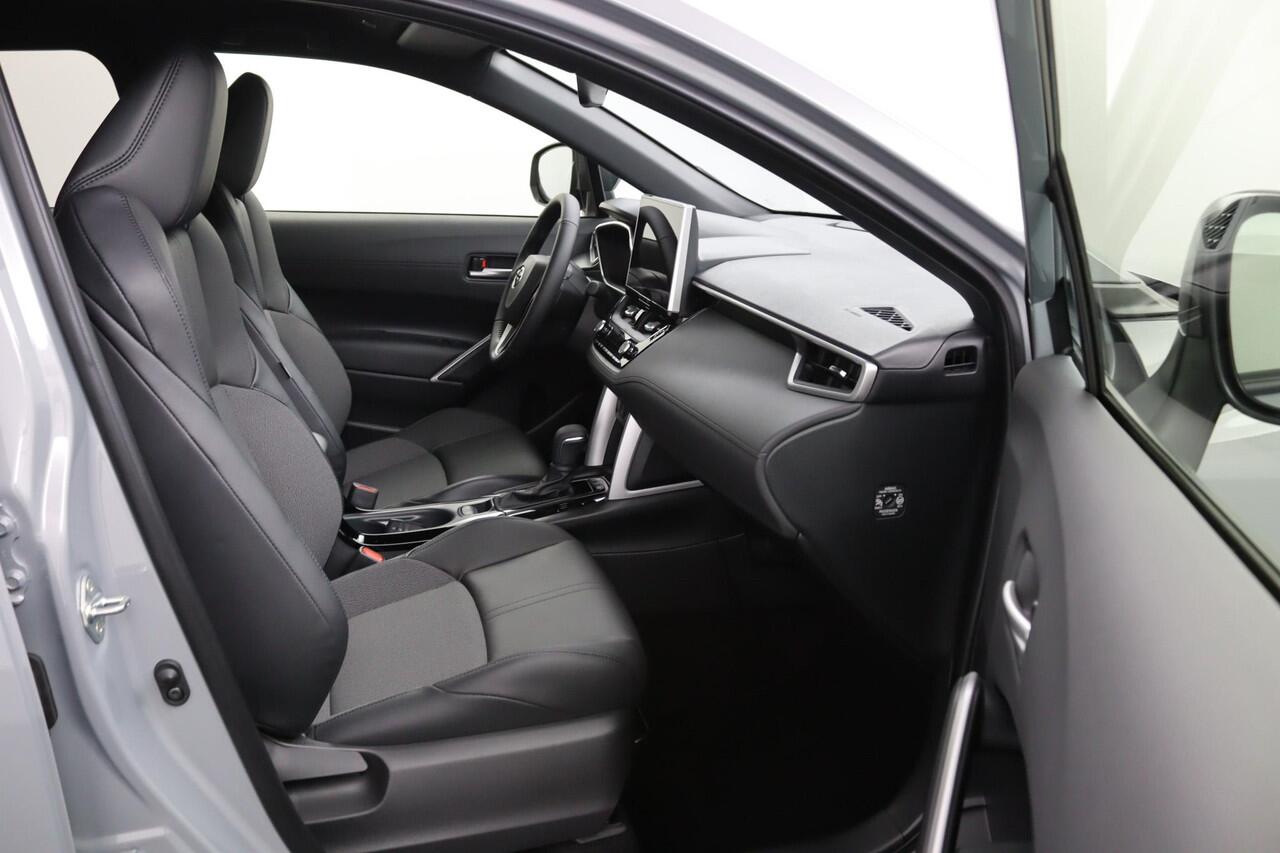 Toyota COROLLA Cross Hybrid 200 Style | AKTIEPRIJS ¤3000,- KORTING | Direct Beschikbaar | Nieuwe Auto |