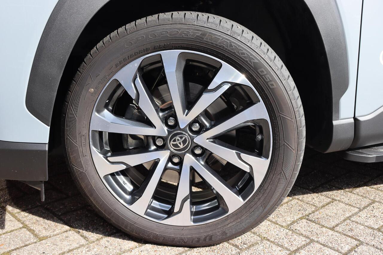 Toyota COROLLA Cross Hybrid 140 Style, Premium Pack , Treeplanken