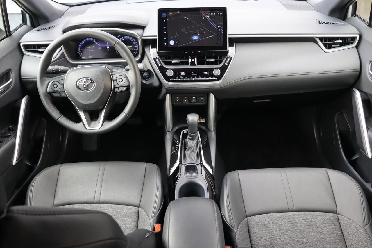 Toyota COROLLA Cross Hybrid 140 Style, Premium Pack , Treeplanken