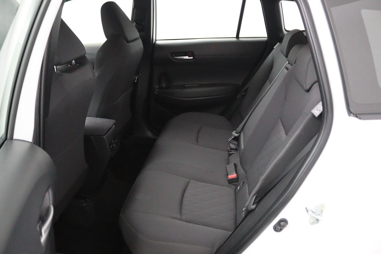 Toyota COROLLA Cross Hybrid 140 Active | NETTO DEAL | Parelmoer Wit | Navigatie | Nieuwe Auto |