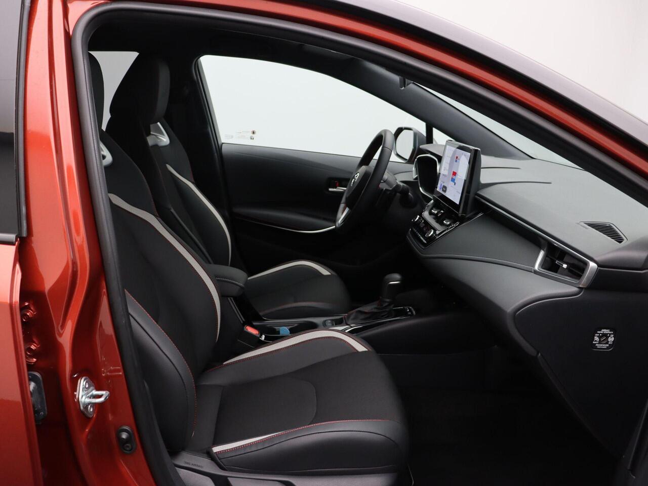 Toyota COROLLA Touring Sports Hybrid 180 GR Sport | Bi tone | Stuur, voorruit en stoelverwarming | Elektrische Achterklep | Adaptieve Cruise Control | 10 Jaar Garantie! |