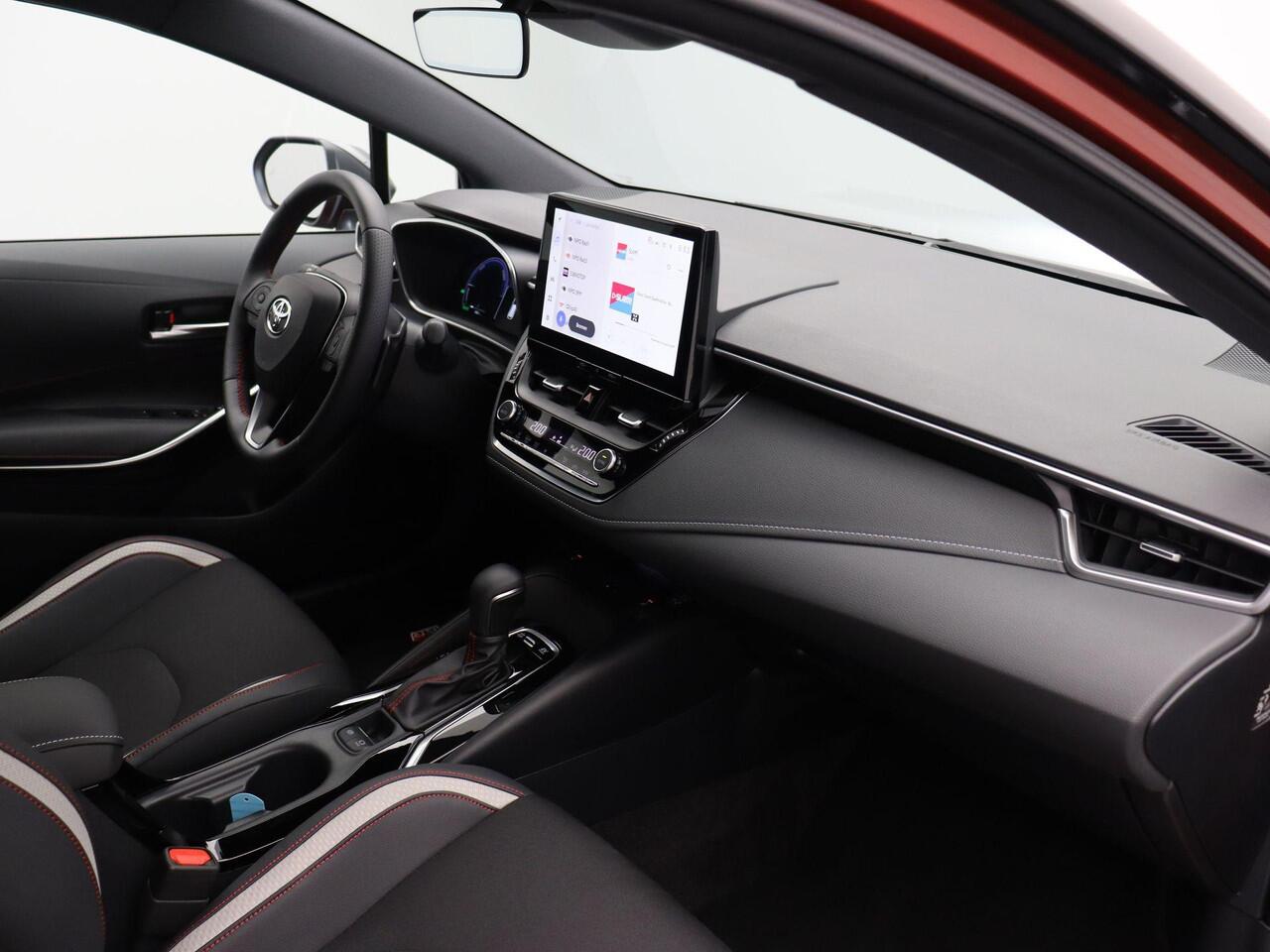 Toyota COROLLA Touring Sports Hybrid 180 GR Sport | Bi tone | Stuur, voorruit en stoelverwarming | Elektrische Achterklep | Adaptieve Cruise Control | 10 Jaar Garantie! |