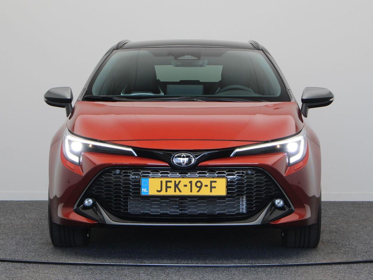 Toyota COROLLA Touring Sports Hybrid 180 GR Sport | Bi tone | Stuur, voorruit en stoelverwarming | Elektrische Achterklep | Adaptieve Cruise Control | 10 Jaar Garantie! |