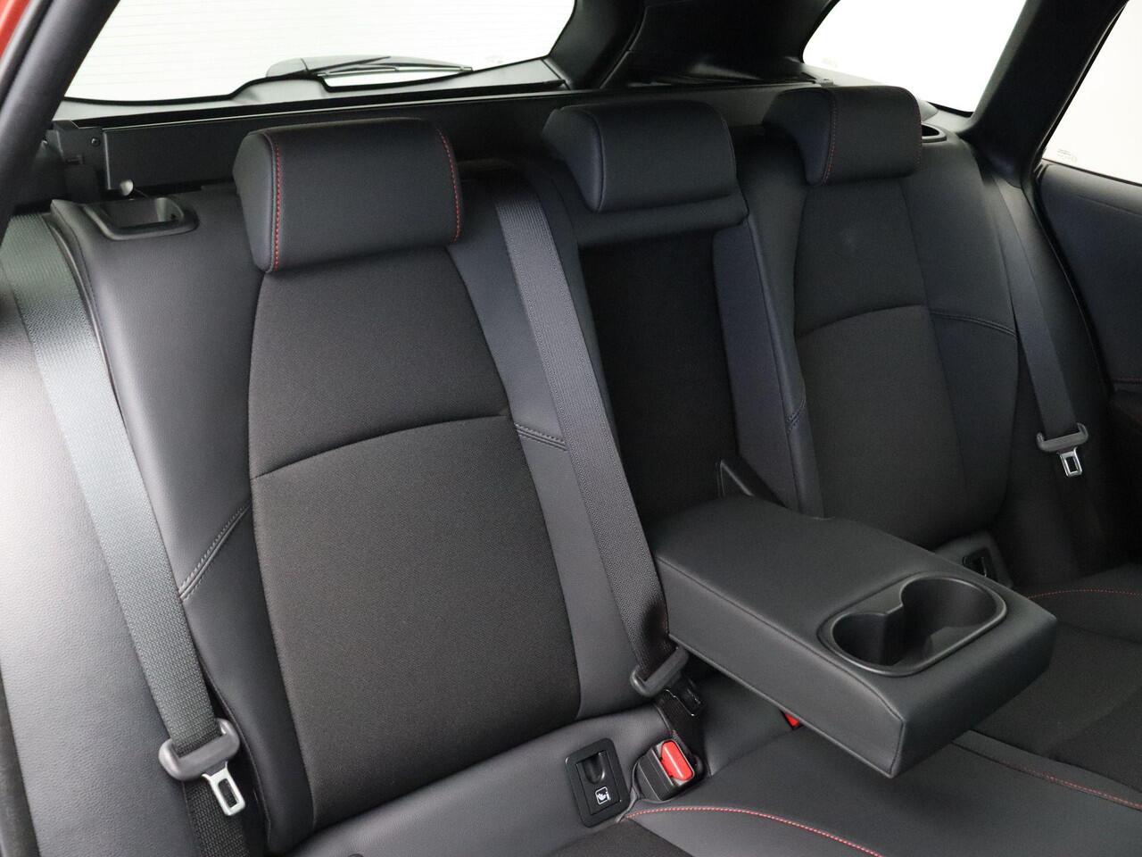 Toyota COROLLA Touring Sports Hybrid 180 GR Sport | Bi tone | Stuur, voorruit en stoelverwarming | Elektrische Achterklep | Adaptieve Cruise Control | 10 Jaar Garantie! |