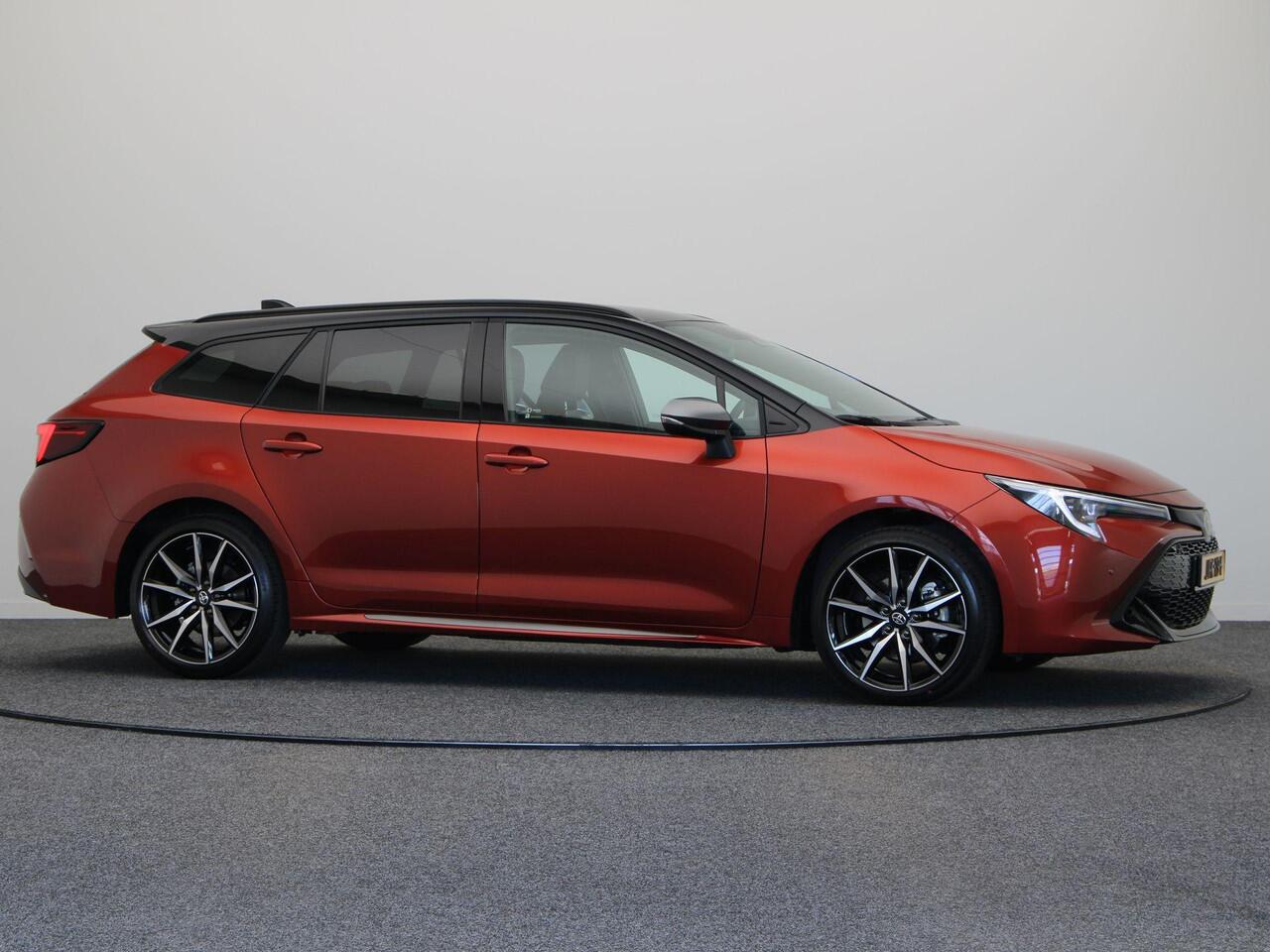 Toyota COROLLA Touring Sports Hybrid 180 GR Sport | Bi tone | Stuur, voorruit en stoelverwarming | Elektrische Achterklep | Adaptieve Cruise Control | 10 Jaar Garantie! |