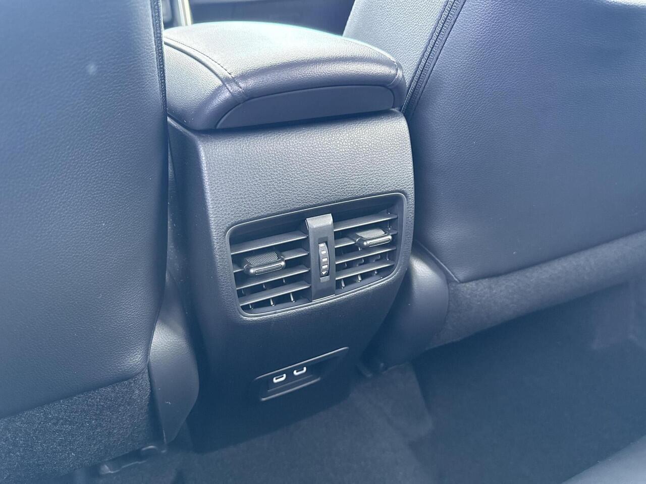 Toyota COROLLA Cross Hybrid 200 Style **NAVIGATIE/ DODEHOEK DETECTIE/ STOEL EN STUURWIELVERWARMING/ PARKEERSENSOREN**