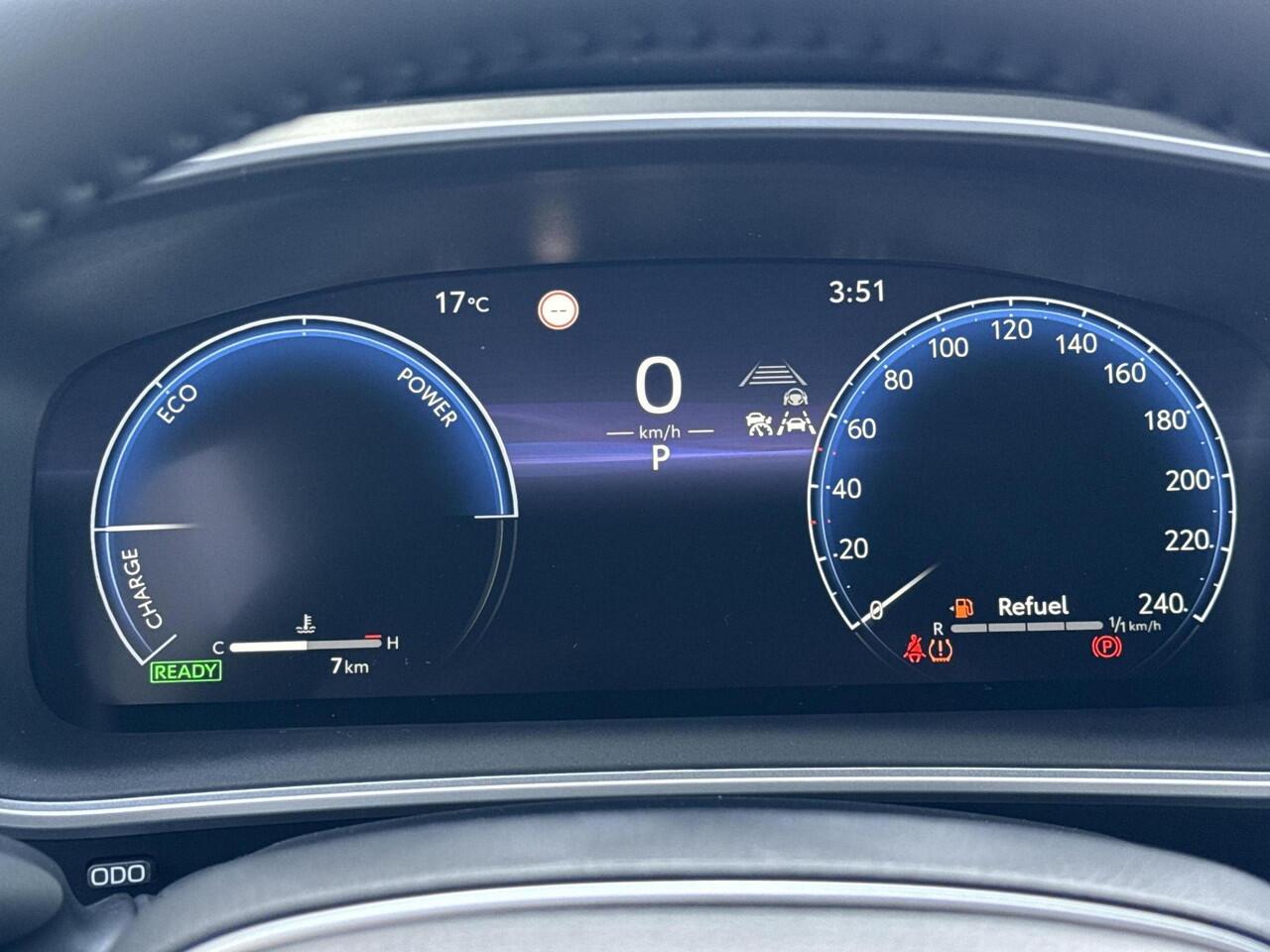 Toyota COROLLA Cross Hybrid 200 Style **NAVIGATIE/ DODEHOEK DETECTIE/ STOEL EN STUURWIELVERWARMING/ PARKEERSENSOREN**