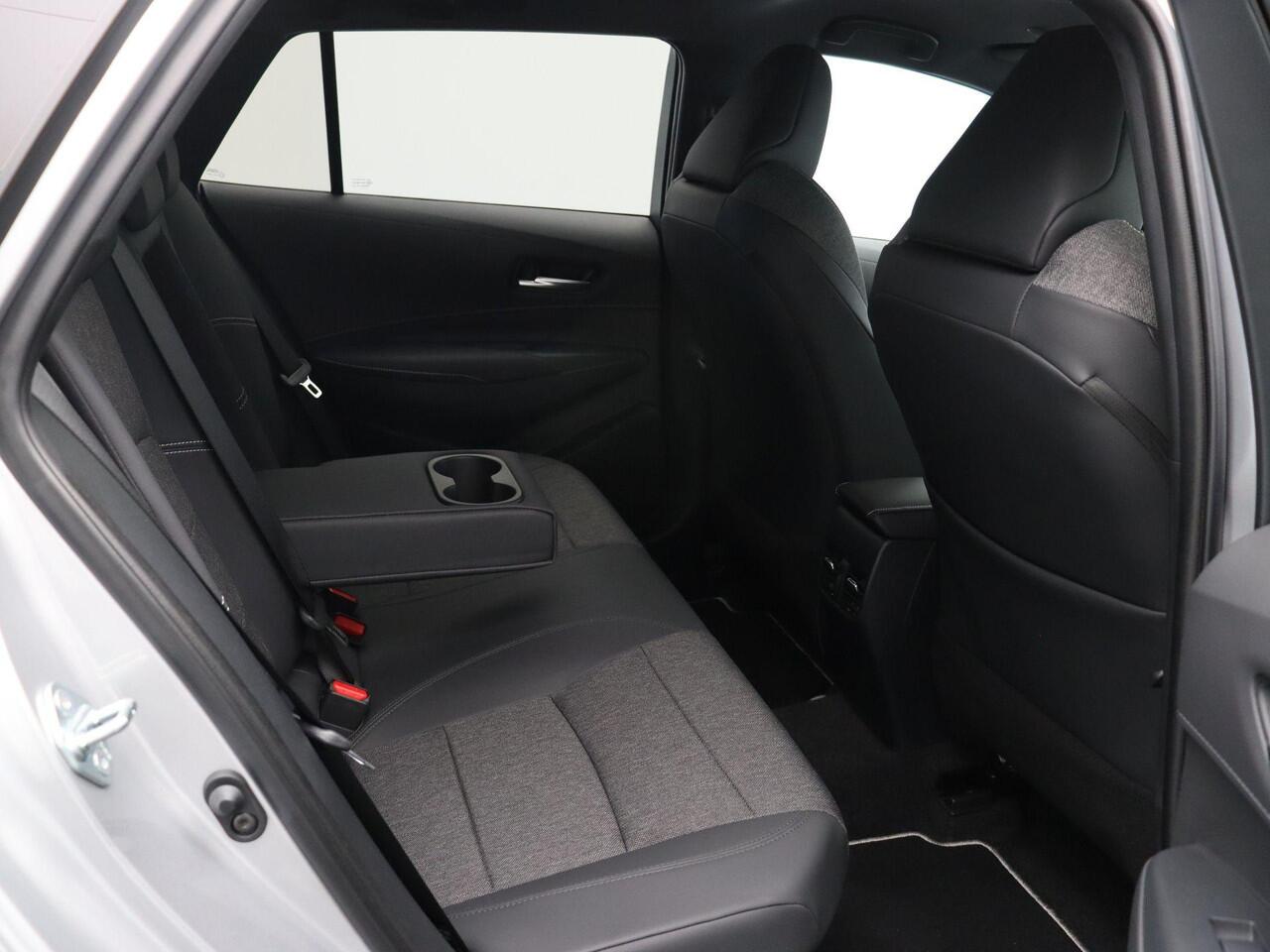 Toyota COROLLA Touring Sports Hybrid 200 Executive | Stuur, voorruit en stoelverwarming | Elektrische Achterklep | Adaptieve Cruise Control | Camera | 10 Jaar Garantie |