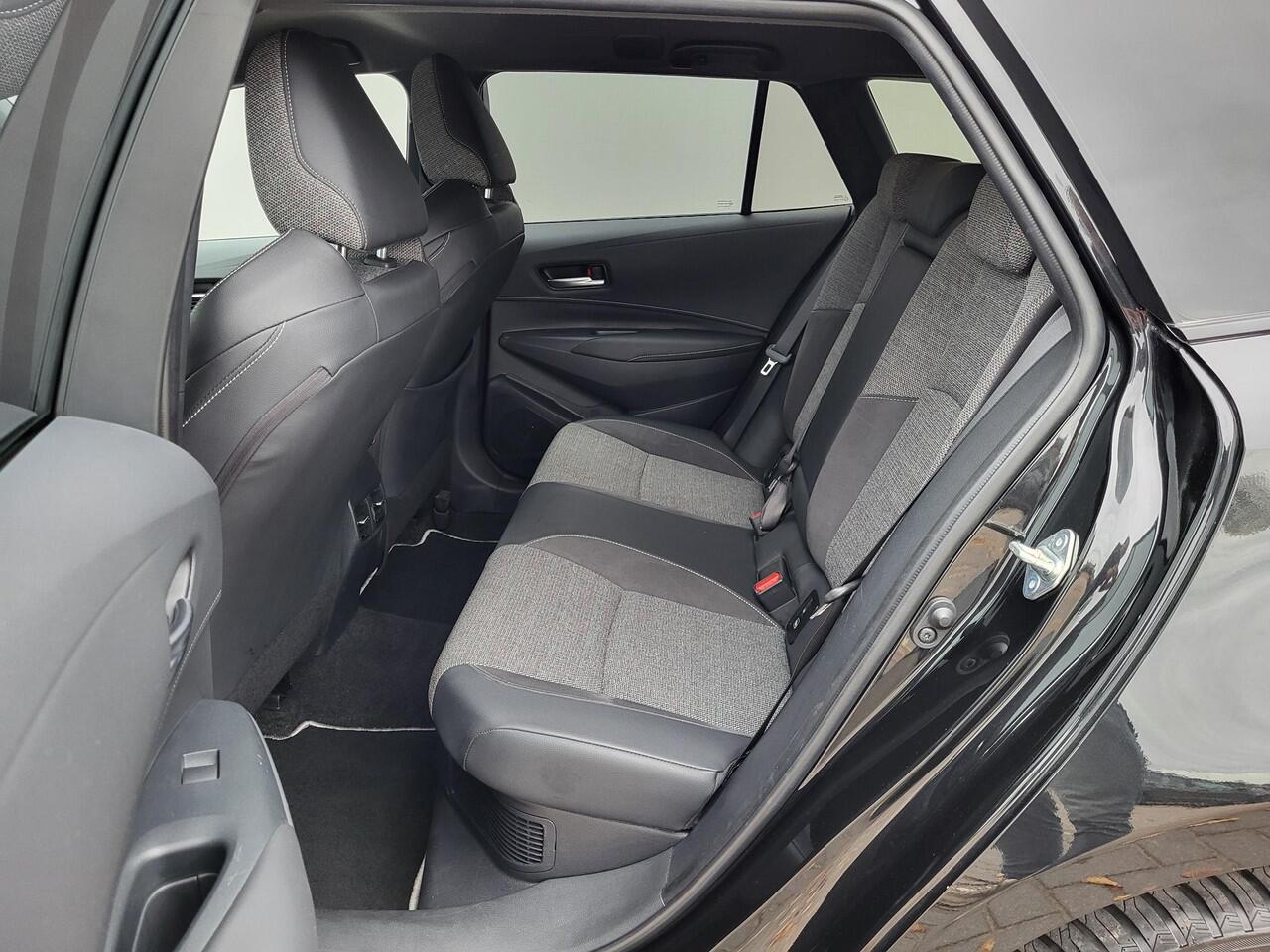 Toyota COROLLA Touring Sports Hybrid 140 Dynamic Automaat / tot 10 jaar Garantie* / Winter Pakket / All Season banden / Adaptief CC / Stuur-, Stoel en voorruitverwarming / Draadloze telefoon lader / Apple Carplay / Android Auto / Achteruitrijcamera /