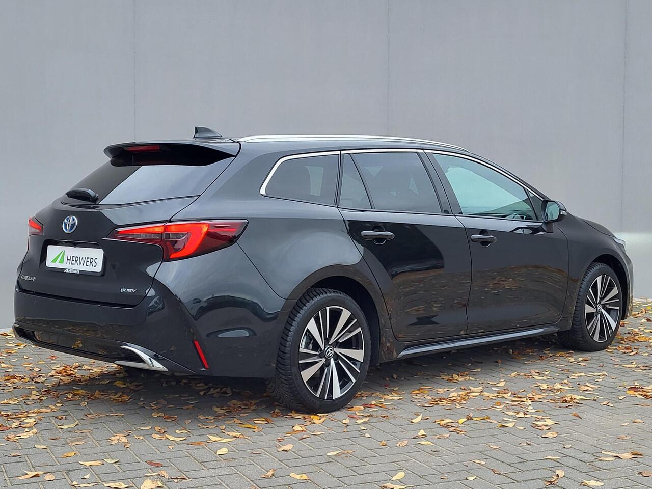 Toyota COROLLA Touring Sports Hybrid 140 Dynamic Automaat / tot 10 jaar Garantie* / Winter Pakket / All Season banden / Adaptief CC / Stuur-, Stoel en voorruitverwarming / Draadloze telefoon lader / Apple Carplay / Android Auto / Achteruitrijcamera /